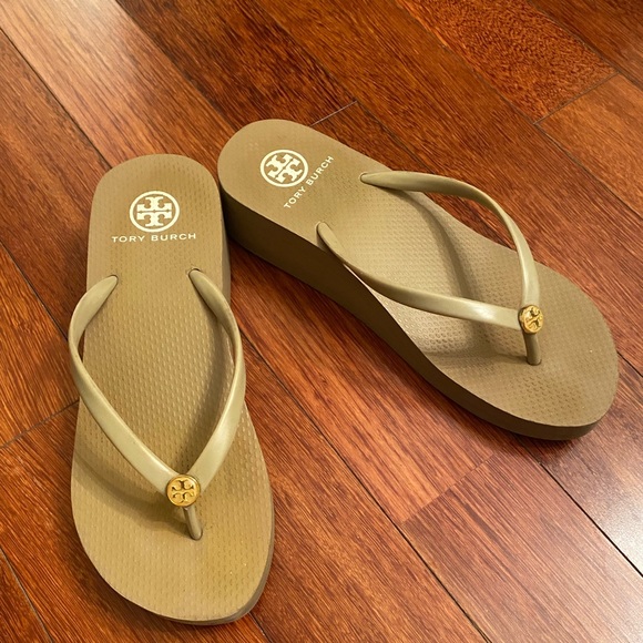Tory Burch Shoes Tory Burch Womens Tan Flip Flops Size 8 Poshmark